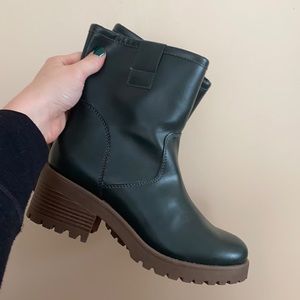 Block heel zip up boots size 8